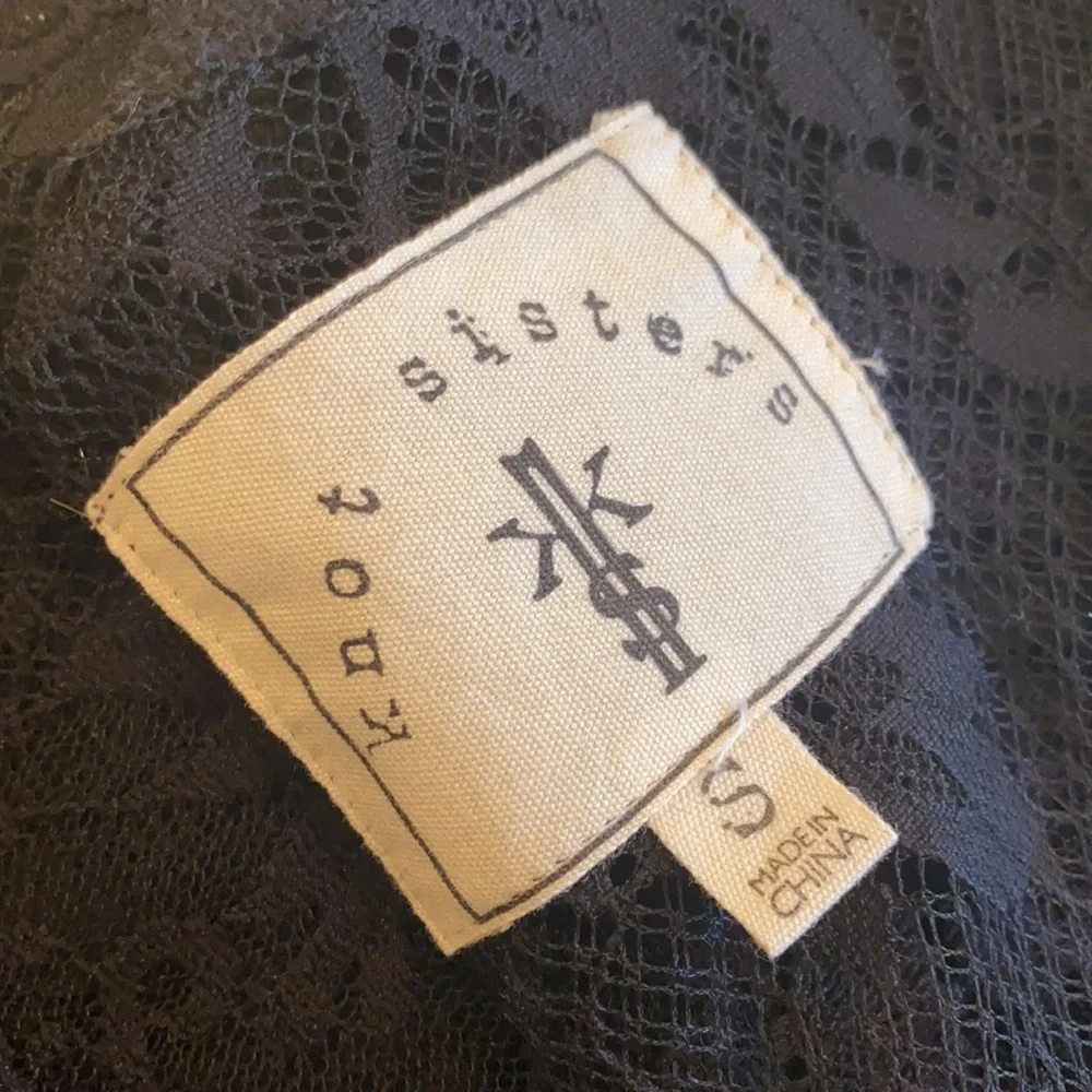 Knot Sisters Lace Kimono Cardigan - Picture 4 of 5